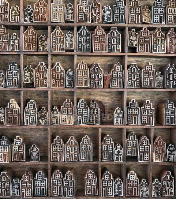 Vista ravvicinata dei francobolli ricordo di Amsterdam in legno — Foto stock
