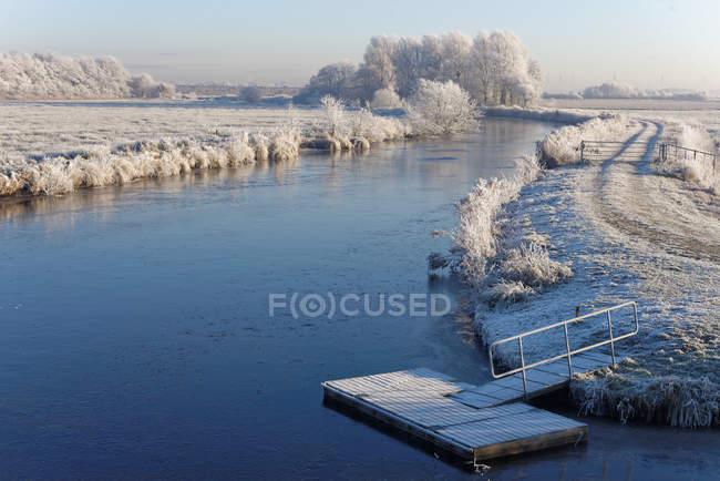 Vue panoramique sur le paysage hivernal, Tergast, Basse-Saxe, Allemagne — Photo de stock