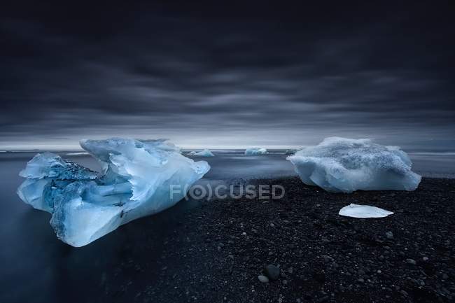 Gelo na praia de Jokulsarlon, Hornafjordur, Islândia — Fotografia de Stock