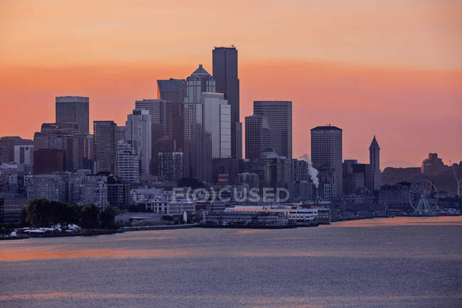 Vista panorámica del paisaje urbano de Washington al atardecer, EE.UU. - foto de stock