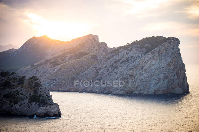Мальовничий вид на скелястому узбережжі, Cap de пляжу Ка'н, Майорка, Іспанія — стокове фото