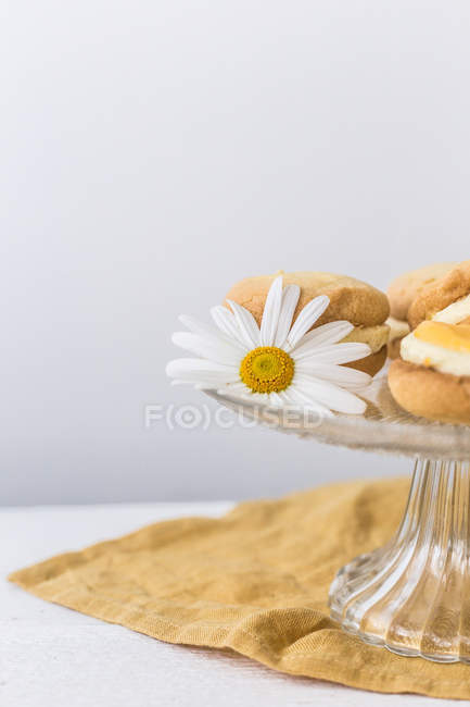 Lemon Melting Moments on a cake stand — Stock Photo