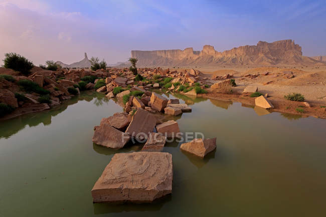 Vista panorámica de las montañas y el paisaje del desierto, Arabia Saudita - foto de stock