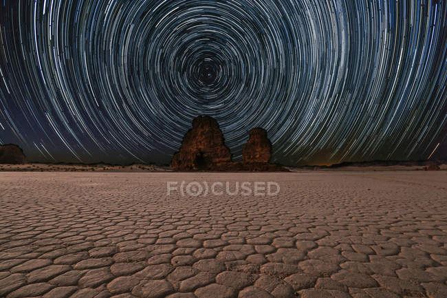 Scenic view of Star trails, Arabian Desert, Saudi Arabia — Stock Photo