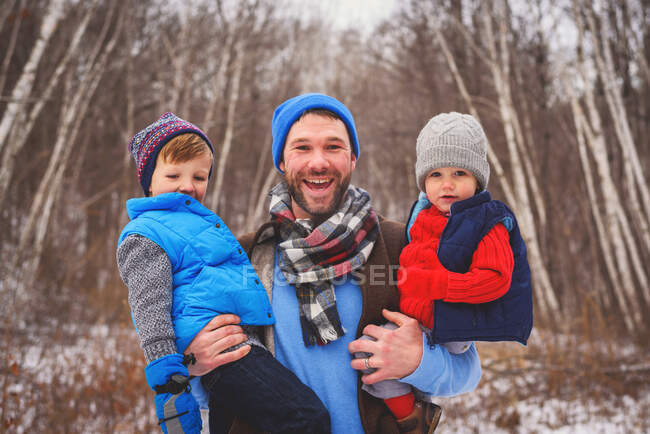 Father carrying two sons — Stock Photo