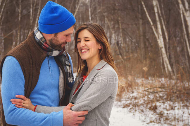Couple standing in woods in winter — Stock Photo