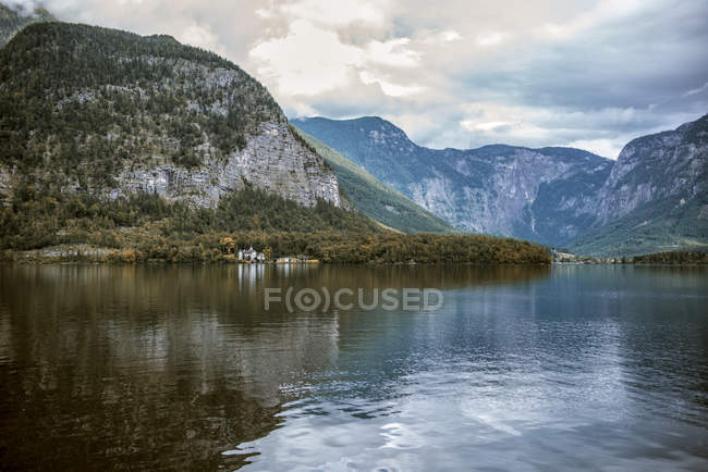 Vista panorámica de Hallstatt y lago, Gmunden, Austria - foto de stock