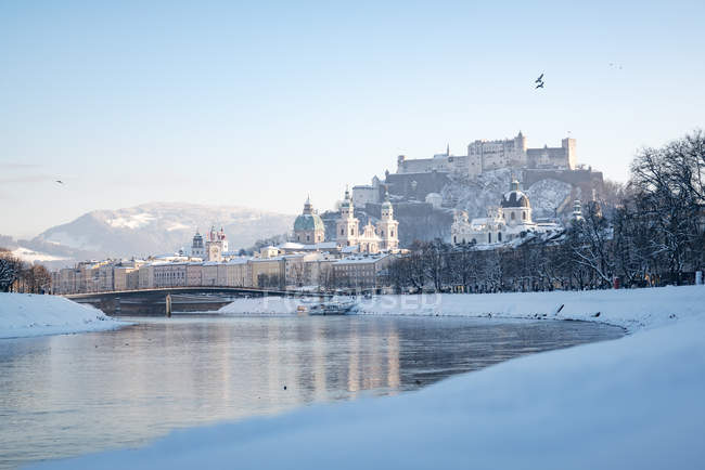 City skyline and Castle in snow, Salzburg, Austria — Stock Photo