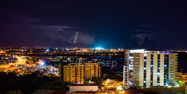 Tempesta di fulmini di notte, Darwin, Territorio del Nord, Australia — Foto stock