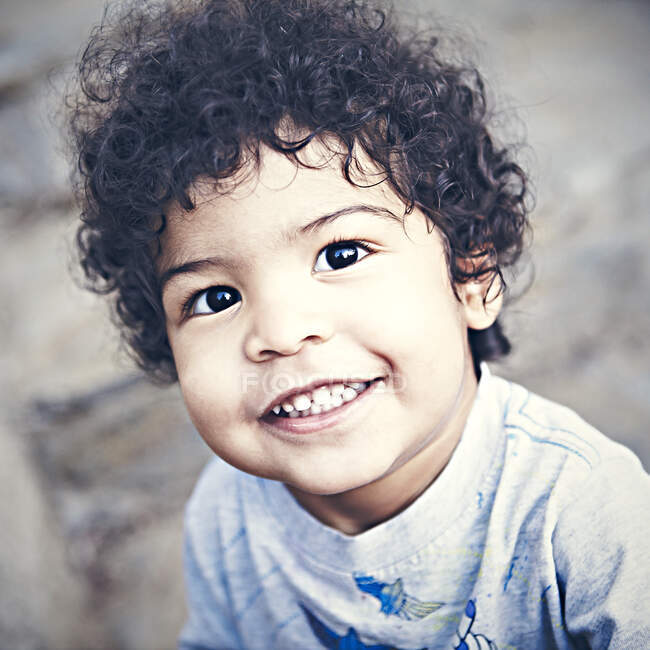 Portrait of a smiling boy — Stock Photo
