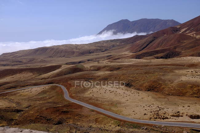 Vista panorâmica da Estrada sobre o vulcão, Santo Antão, Cabo Verde — Fotografia de Stock