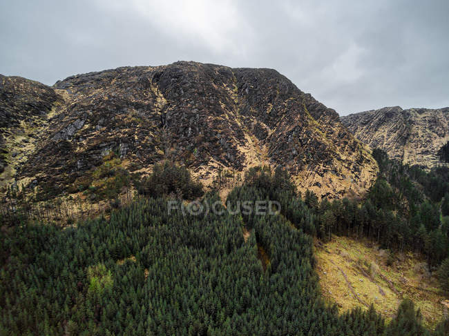 Vue panoramique du parc forestier national Gougane Barra, comté de Cork, Irlande — Photo de stock
