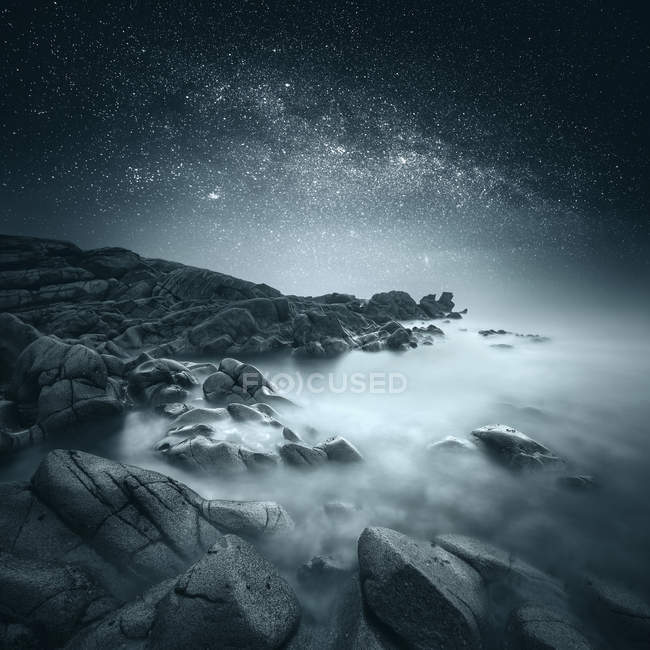 Vista panoramica della costa del Donegal di notte, Irlanda — Foto stock