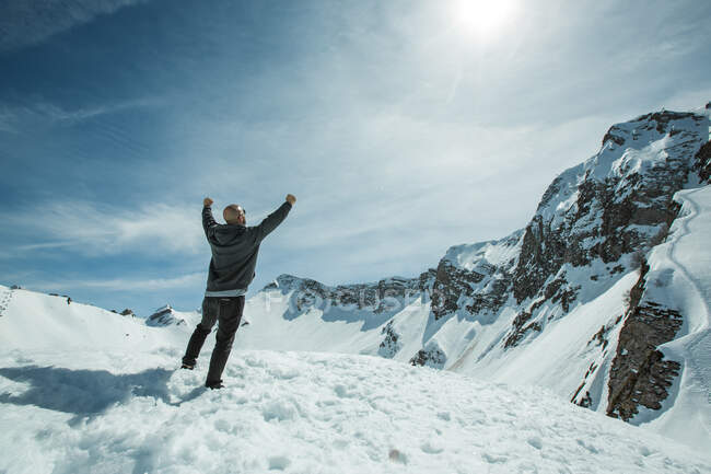 Man standing on mountain summit with arms outstretched, Chamonix, France — Stock Photo