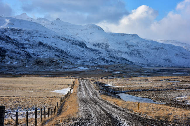 Straße in Richtung Kirkjufell Mountain, snaefellsnes, Island — Stockfoto