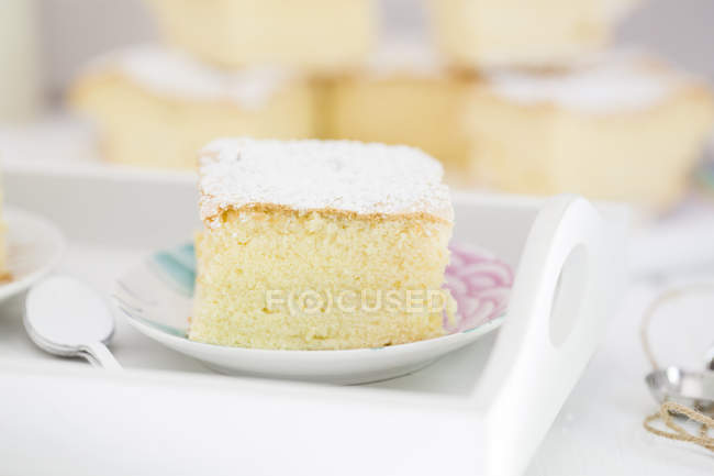 Slice of sponge cake on a plate, closeup view — Stock Photo