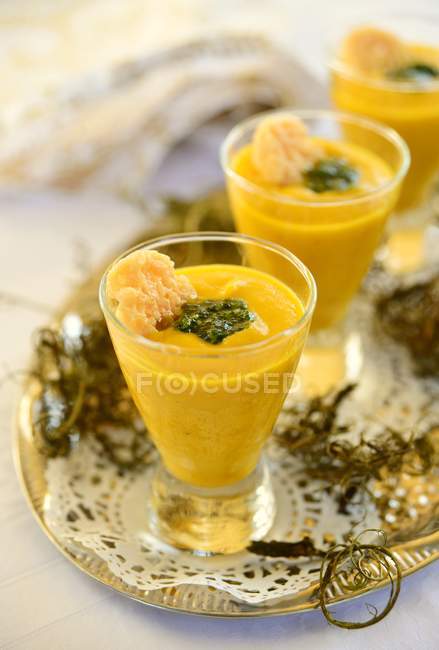 Chickpea soup with parmesan chips and pesto — Stock Photo