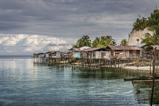 Villaggio di pescatori, Papua, Indonesia — Foto stock