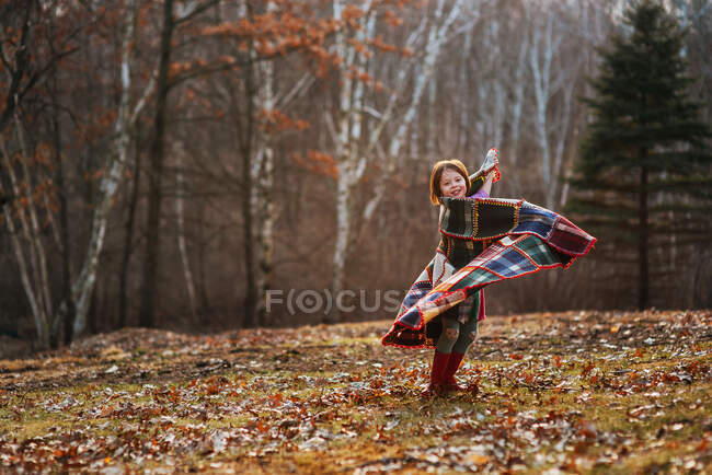 Girl wrapped in a blanket spinning around — Stock Photo