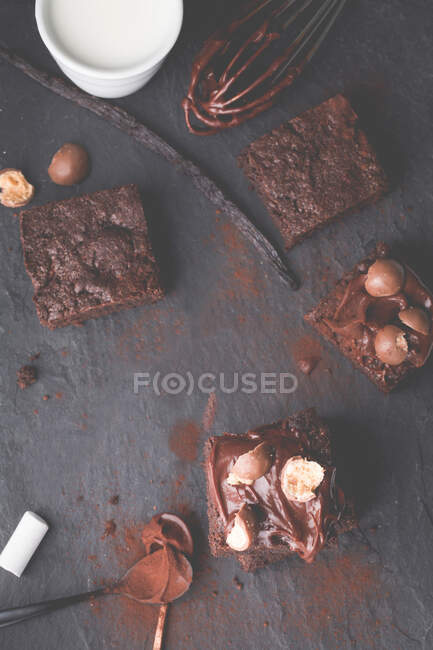 Primer plano de brownies de chocolate - foto de stock