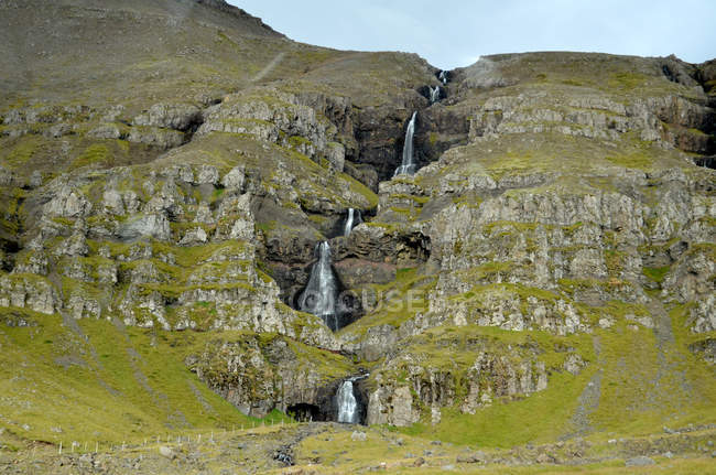 Vista panorámica de la cascada en terrazas, Islandia - foto de stock