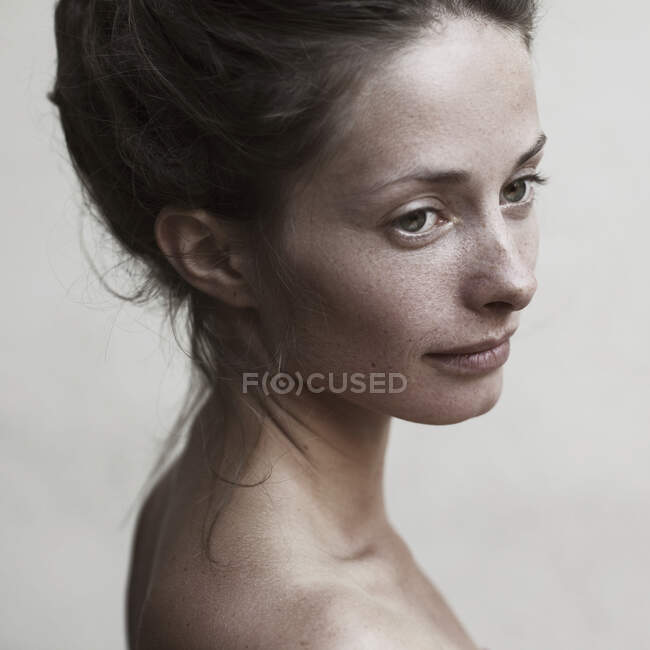 Porträt einer schönen Frau — Stockfoto