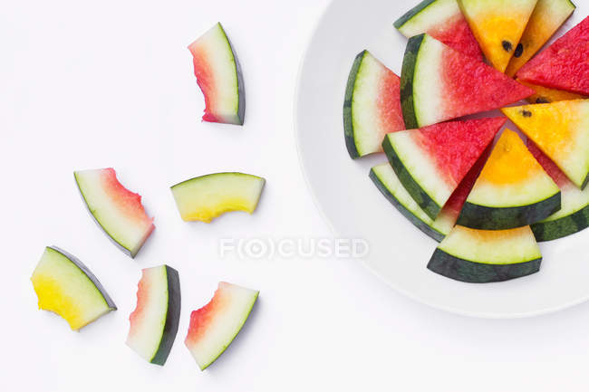 Rote und gelbe Wassermelonenscheiben, Nahaufnahme — Stockfoto