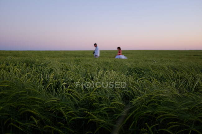 Couple walking through meadow, Niort, France — Stock Photo