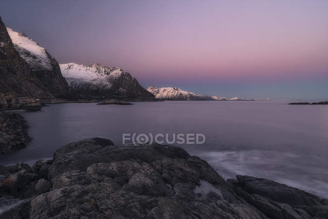 Живописный вид на Лофские острова на закате, Флакстад, Норвегия — стоковое фото