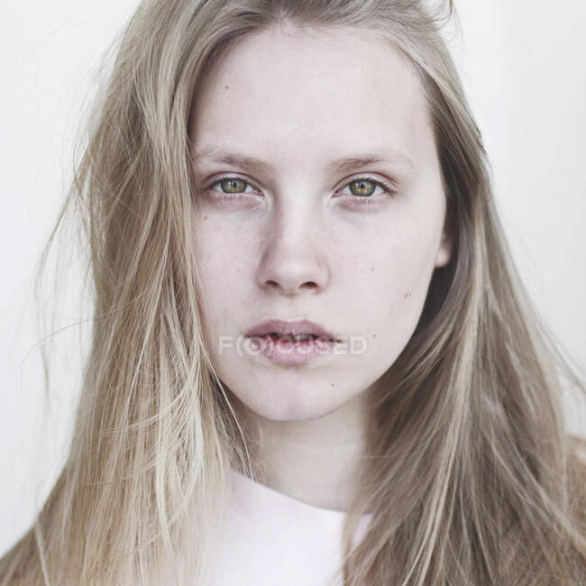 Ritratto di una ragazza adolescente — Foto stock