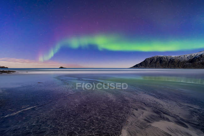 Vista panorâmica das majestosas luzes do norte, Lofoten, Flakstad, Nordland, Noruega — Fotografia de Stock