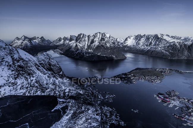 Vista panoramica sulle montagne di Reinebringen, Lofoten, Nordland, Norvegia — Foto stock