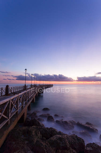 Vue panoramique sur la jetée au coucher du soleil, Barbade — Photo de stock