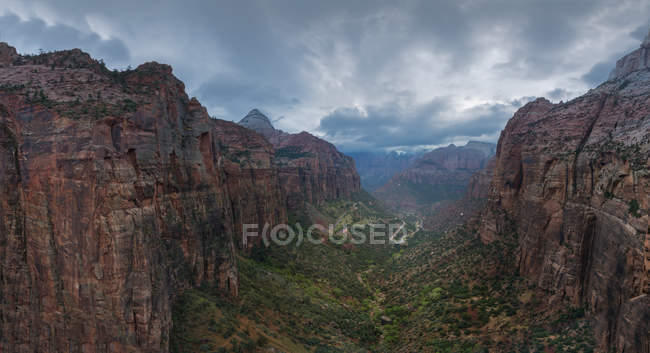 Vista panorámica de Canyon, Zion National Park, Utah, America, USA - foto de stock