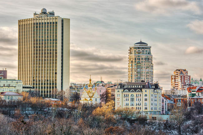 Vista panorámica del paisaje urbano de Kiev, Ucrania - foto de stock