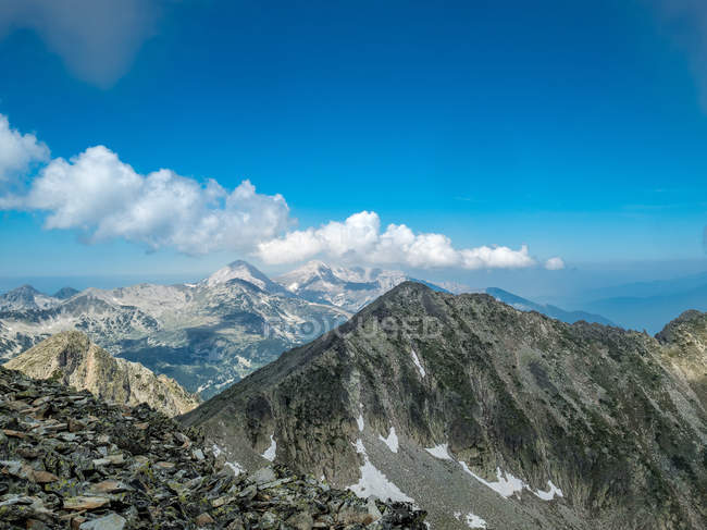 Vue panoramique sur la chaîne de montagnes, les montagnes des Balkans, Karlovo Plovdiv, Bulgarie — Photo de stock