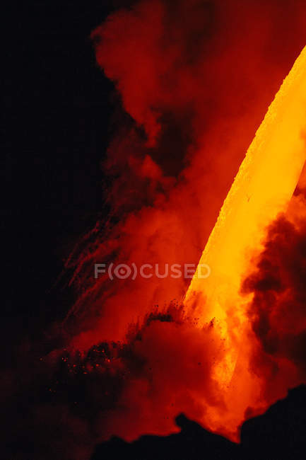 Close-up Lava flowing from a lava tube into Pacific ocean, Hawaii, America, USA — Stock Photo