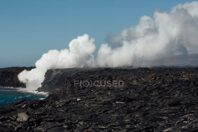 Lava flowing into Pacific ocean, Hawaii, America, USA — Stock Photo
