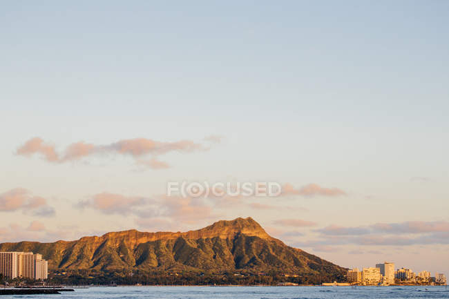 Vista panorâmica da praia de Waikiki e da cratera Diamond Head, Havaí, América, EUA — Fotografia de Stock