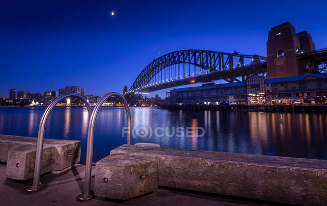 Blaue stunde von pier eins, sydney australia. — Stockfoto