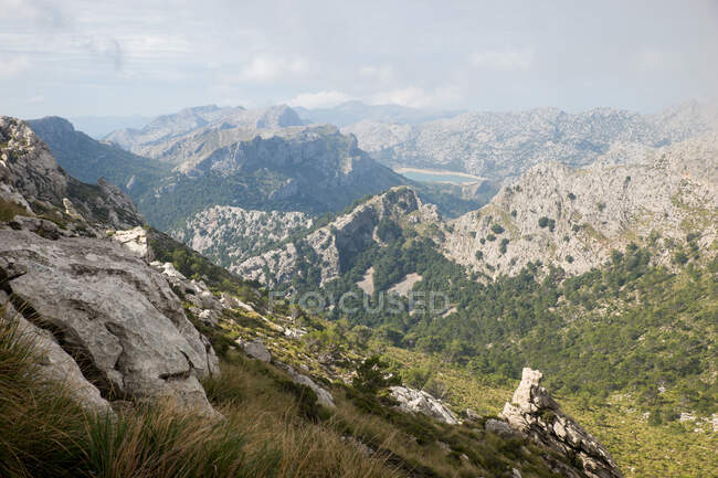 La bellissima vista sulle montagne rocciose — Foto stock
