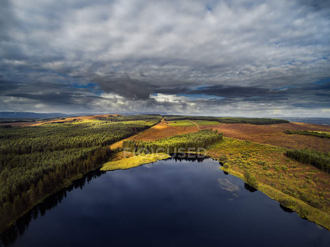 Vista aérea del paisaje, Irlanda del Norte, Reino Unido - foto de stock