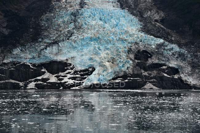 Vista panorámica del pie del glaciar de la cascada, bosque nacional de Chugach, Alaska, América, Estados Unidos - foto de stock