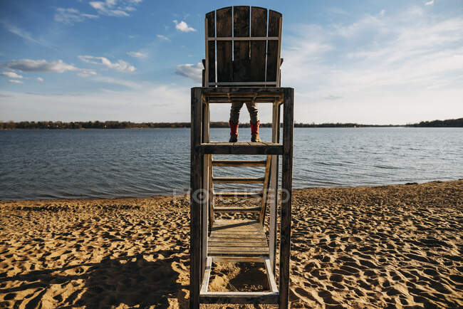 Cais de madeira na praia — Fotografia de Stock