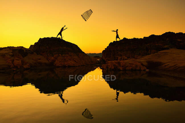 The silluate fisherman trow the nets on during sunrise,Thailand culture,Thailand fisherman,Thailand — Stock Photo