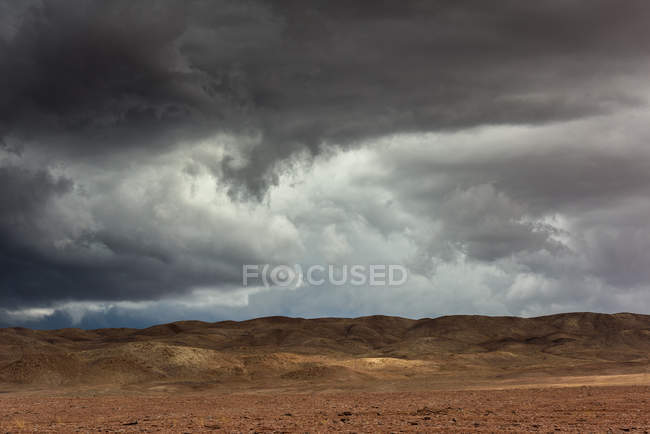 Vista panorámica de nubes de tormenta sobre el desierto de Atacama, Chile - foto de stock