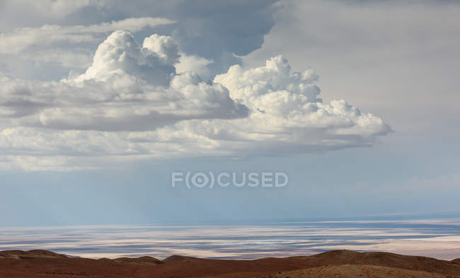Nubes sobre el desierto de Atacama, Chile - foto de stock