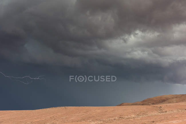 Мальовничий вид на блискавку над Альтіплано, Чилі — стокове фото