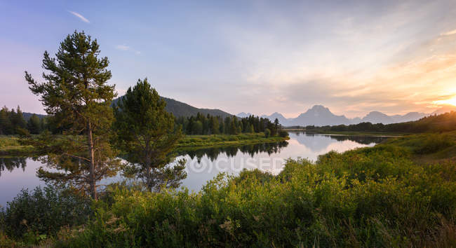 Vista panoramica del fiume nel grande parco nazionale teton, wyoming, Stati Uniti — Foto stock