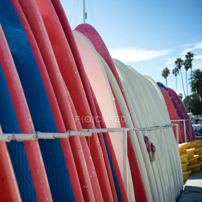 Surfboards and paddle boards stand ready at a California beach, Usa — Stock Photo
